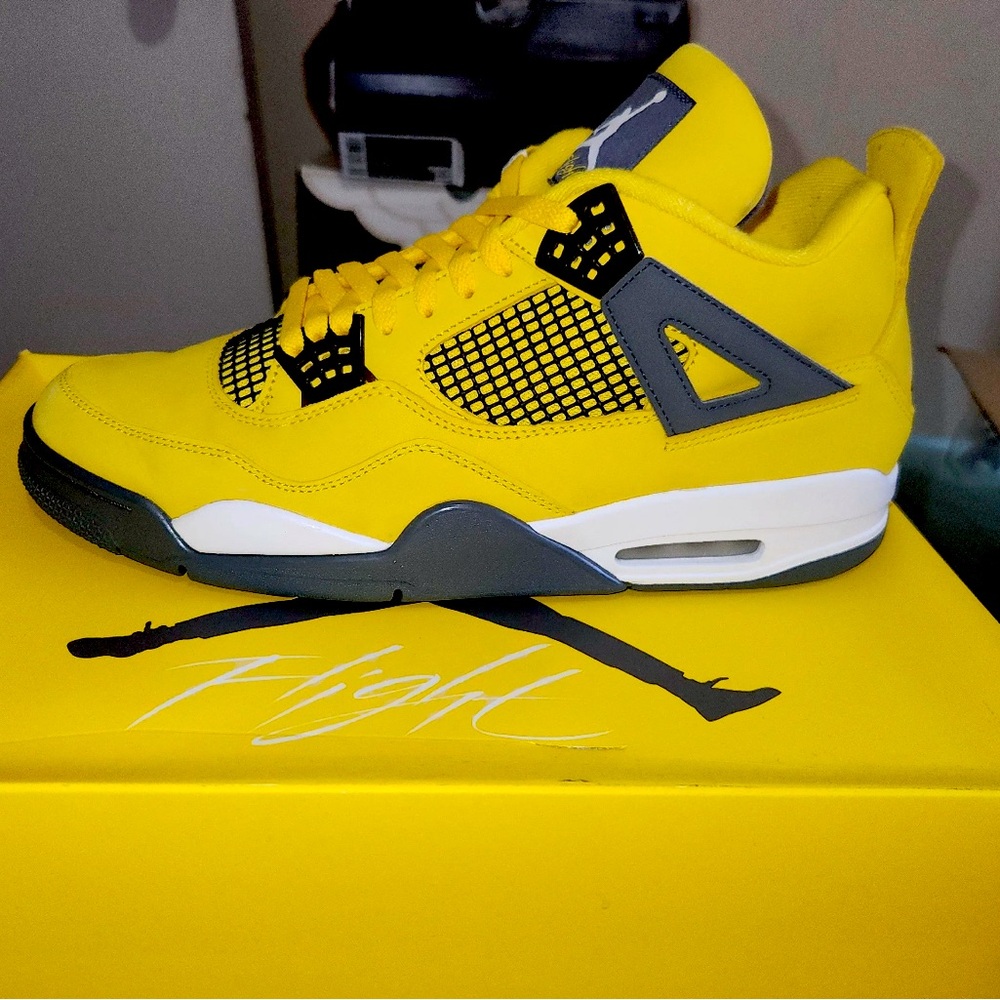 2 pair of Jordan 4 lightening/thunders